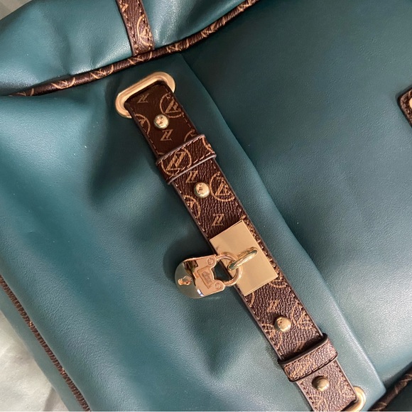 Adrienne Vittadini Backpack - Picture 6 of 6